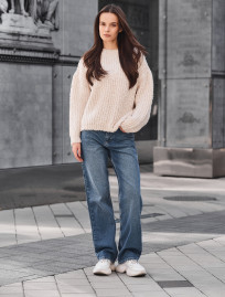 Sweter Staff gi milk oversize
