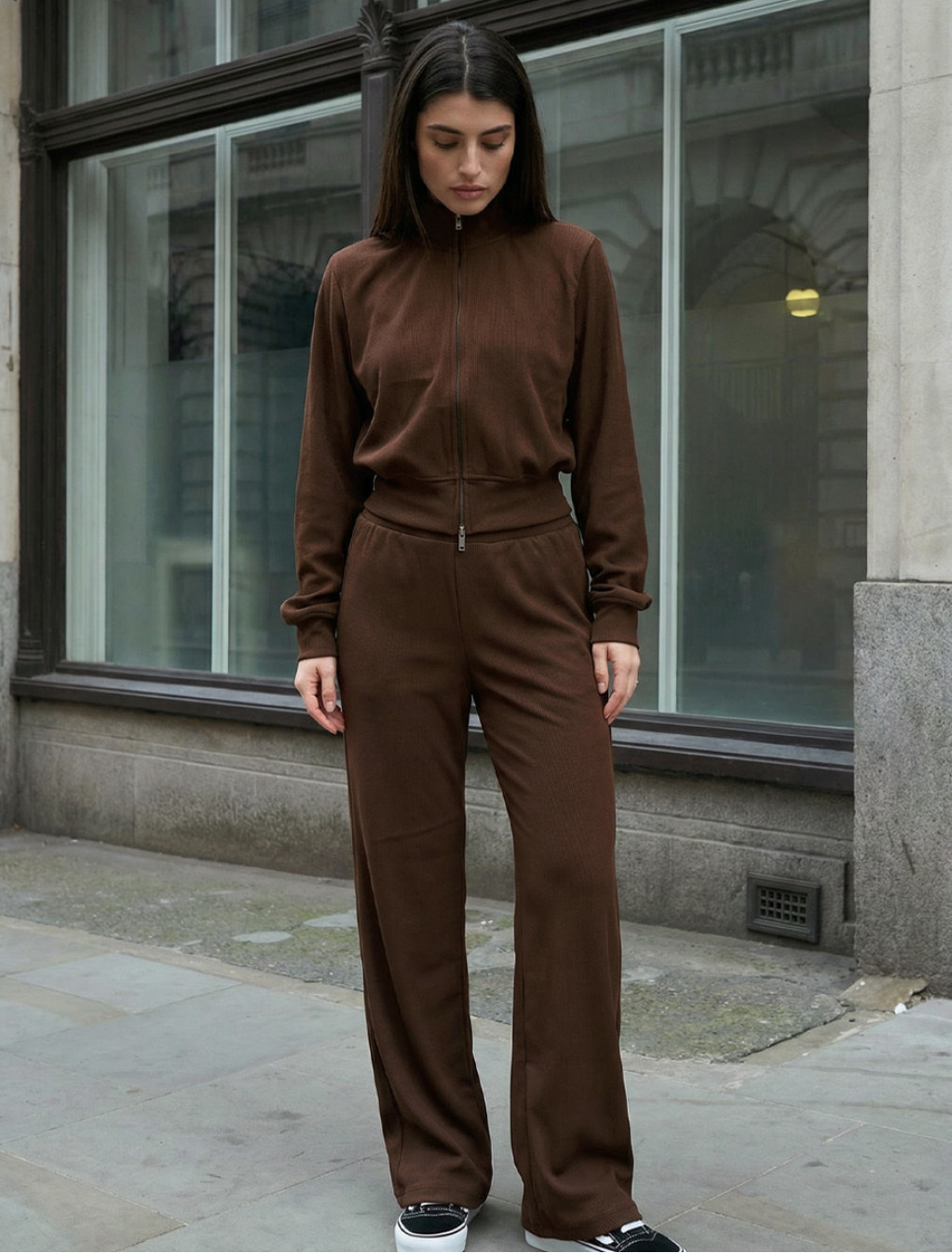 Dres Staff sav brown