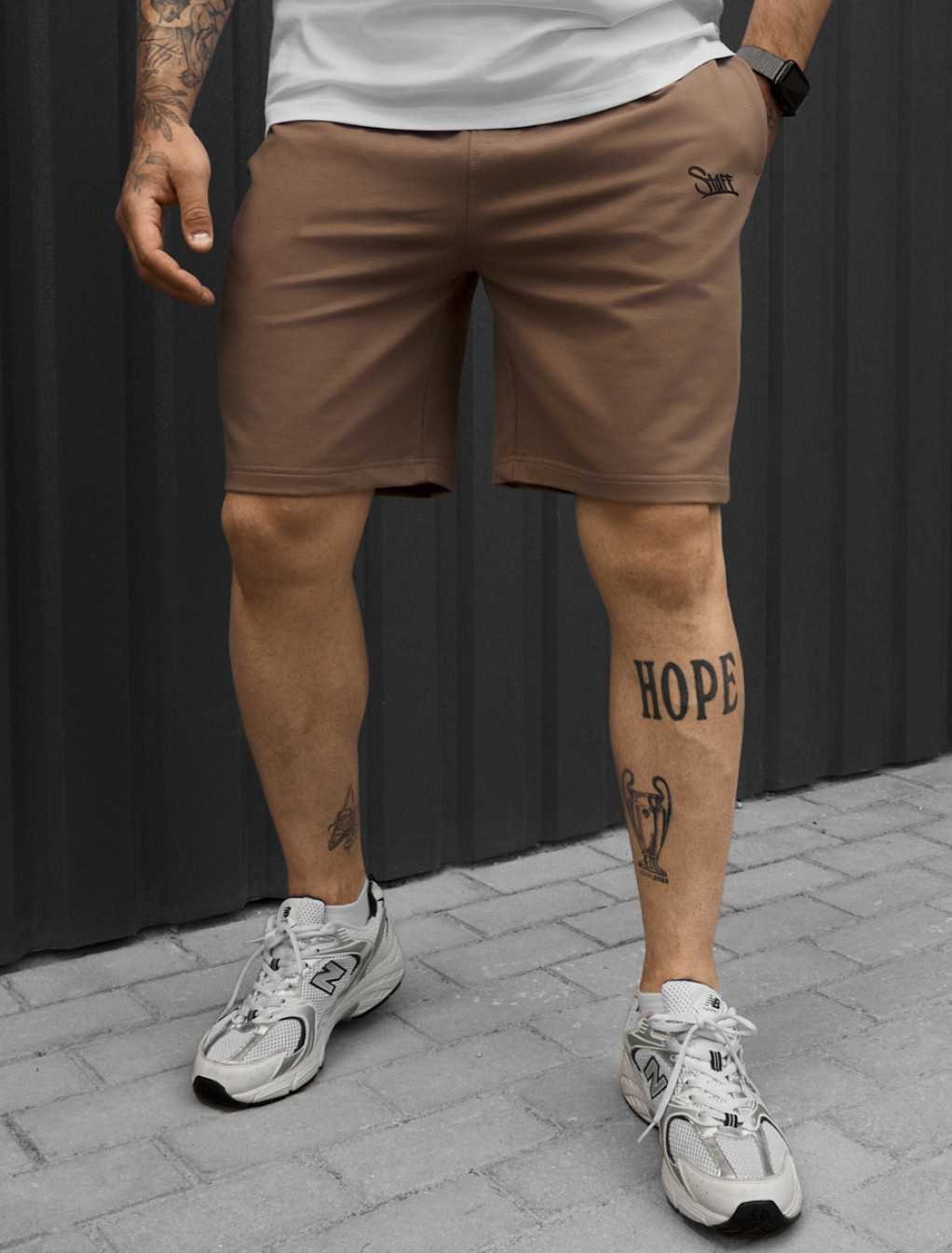 Spodenki Staff brown logo