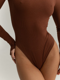 Body Staff q brown