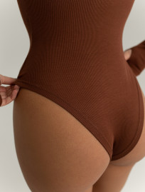 Body Staff q brown