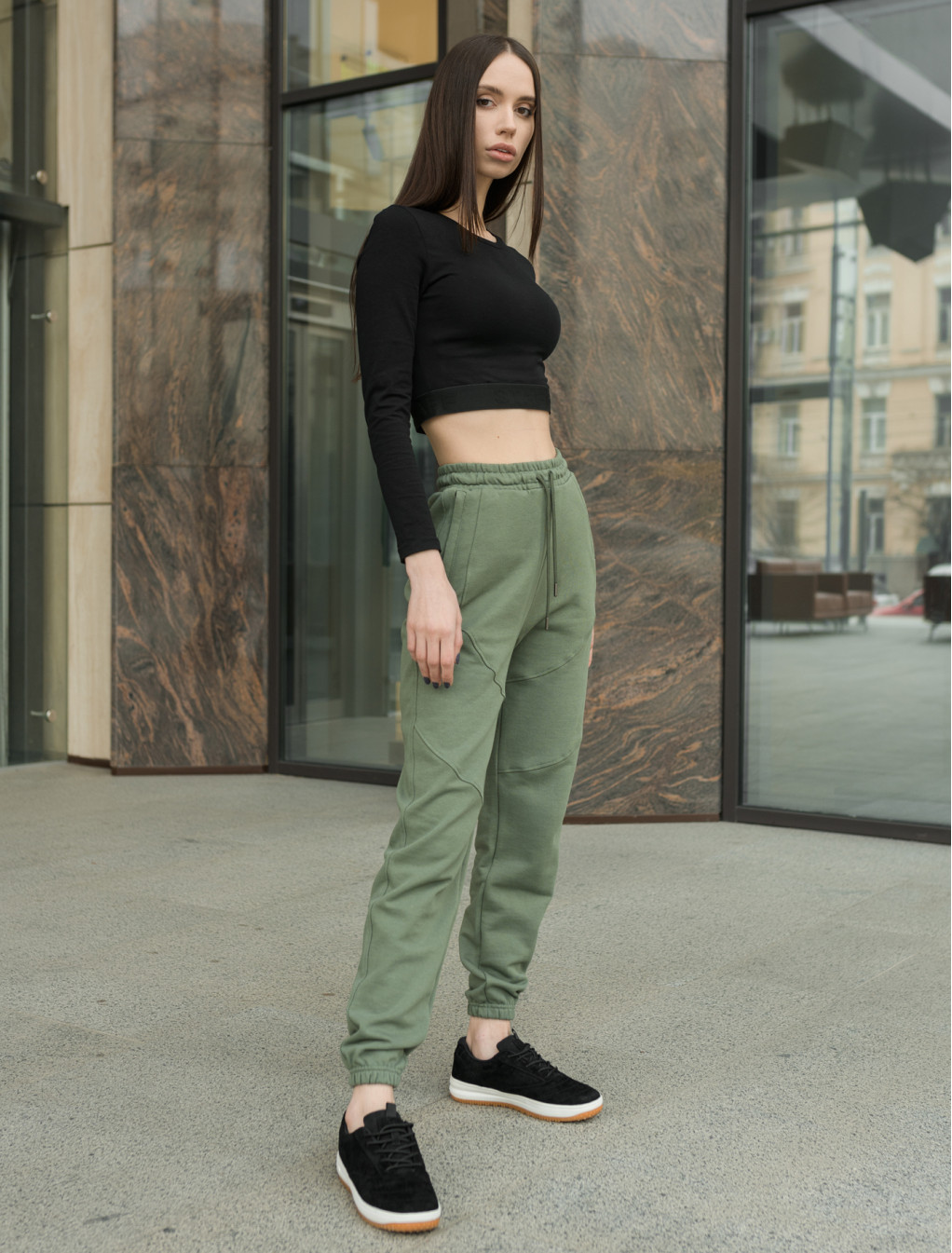Damskie spodnie sportowe Staff di green