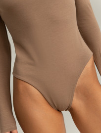Body Staff tey brown