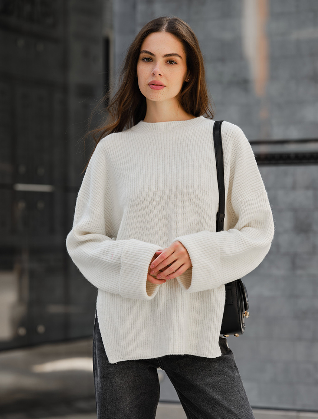 Damski sweter z dzianiny Staff lun white oversize