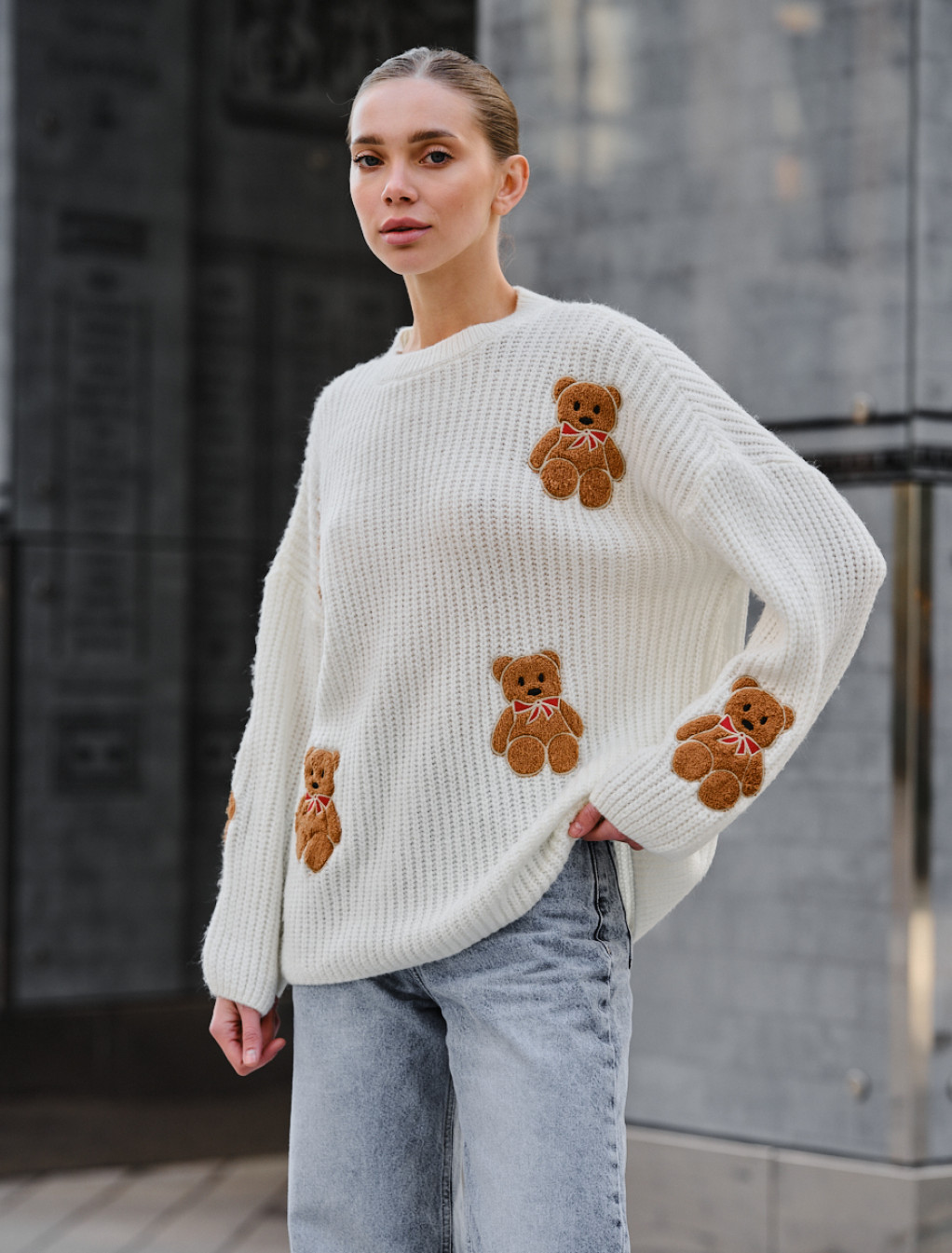 Damski sweter z dzianiny Staff bear white oversize