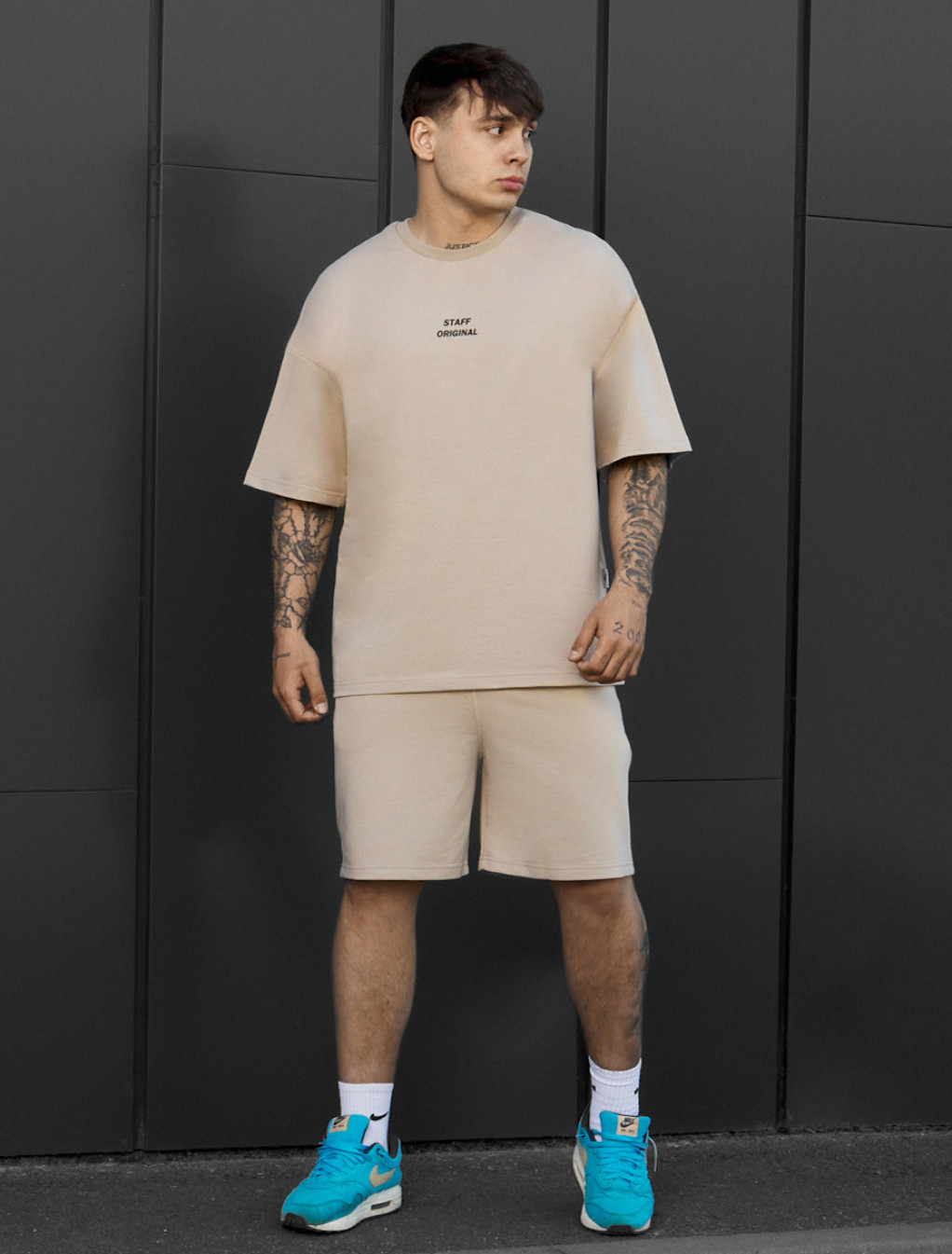 Komplet koszulka + spodenki Staff no beige oversize