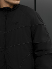 Wiatrówka at black reflective