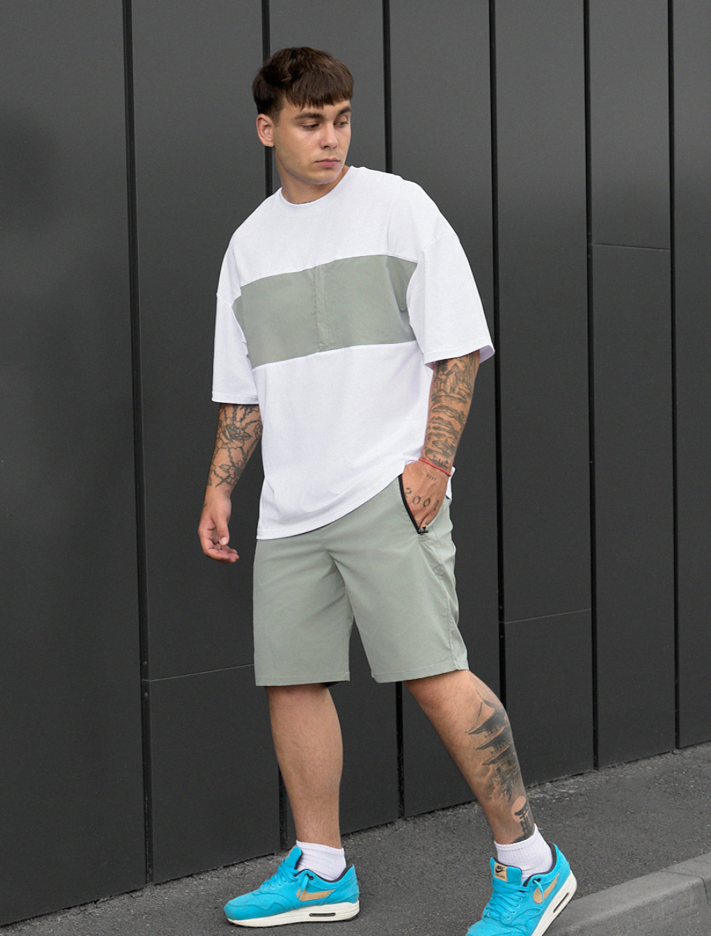 Komplet koszulka + spodenki Staff patt white & light olive oversize