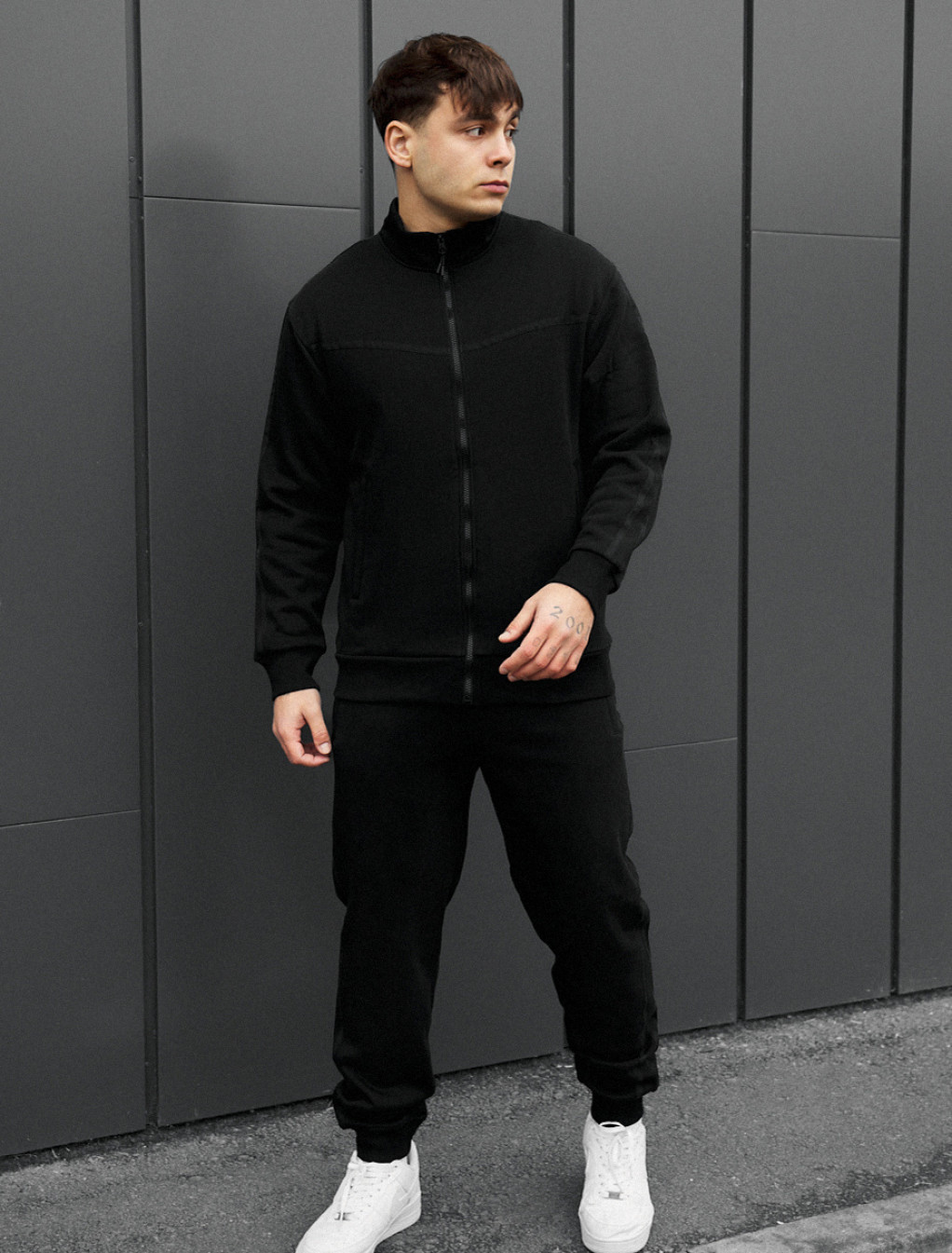 Dres Staff od black fleece