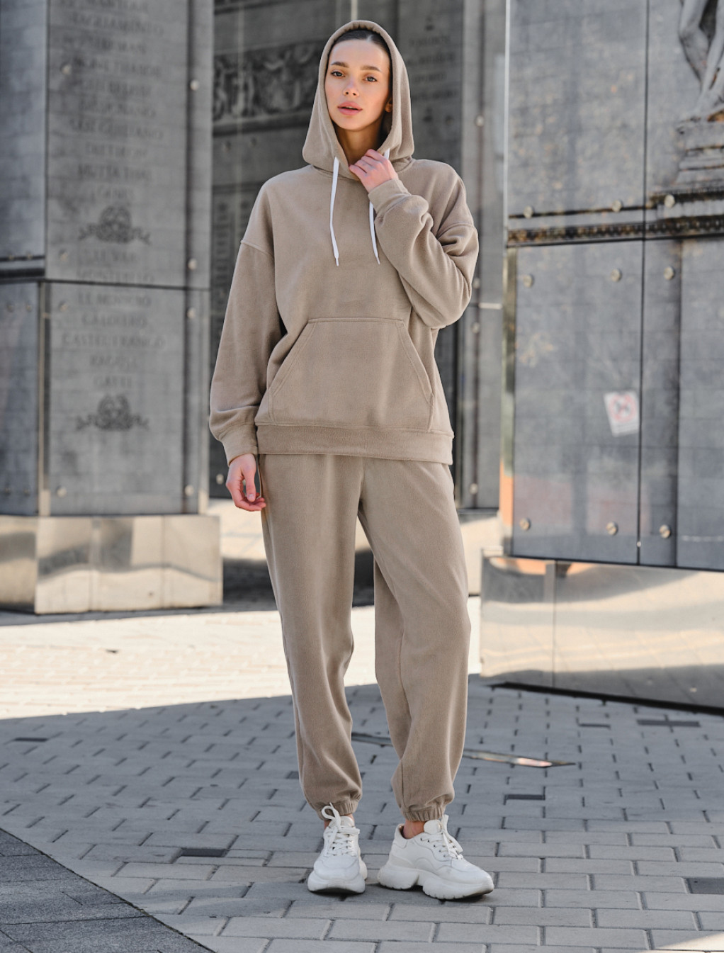 Damski dres Staff nu beige fleece oversize