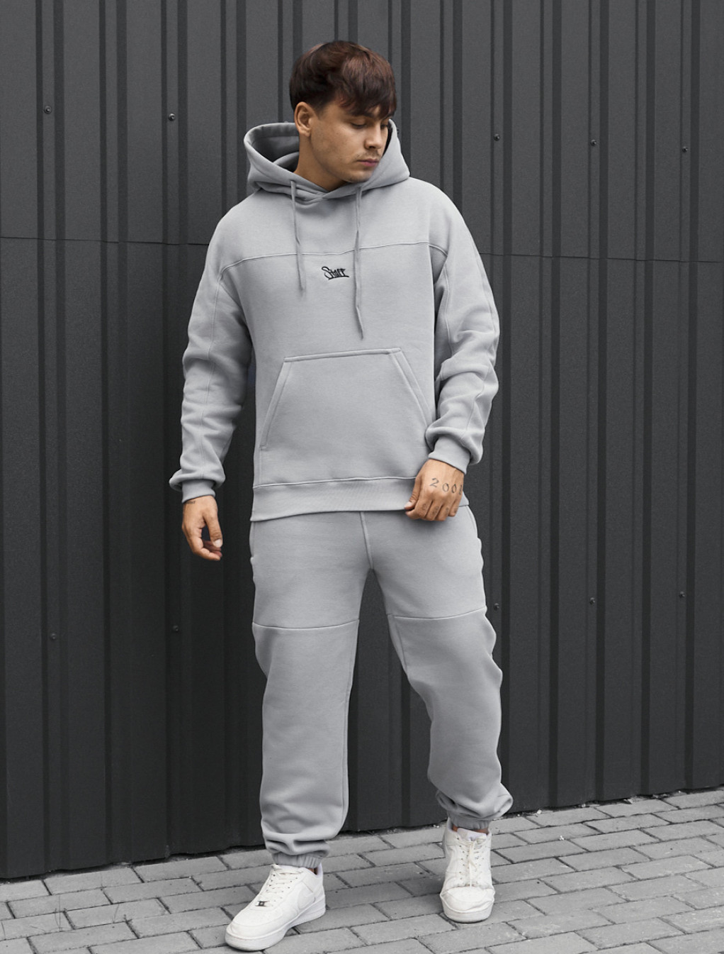 Dres Staff say light gray logo fleece