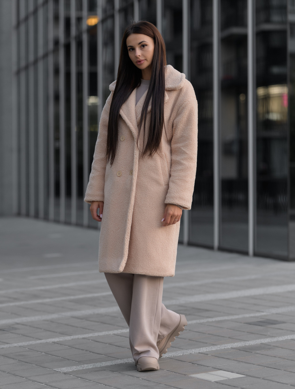 Damski płaszcz futrzany Staff beige