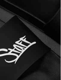 Kapcie Staff black logo2