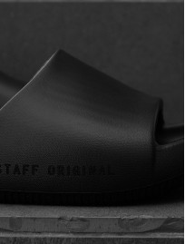 Kapcie Staff all black2