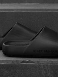 Kapcie Staff all black2
