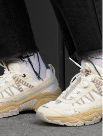 Sneakers Staff milk