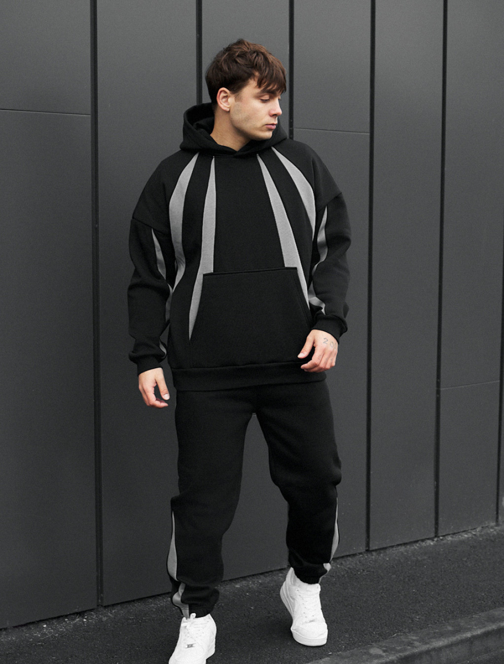 Dres Staff wh black & gray