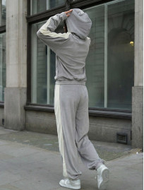 Dres Staff isa light gray & black oversize