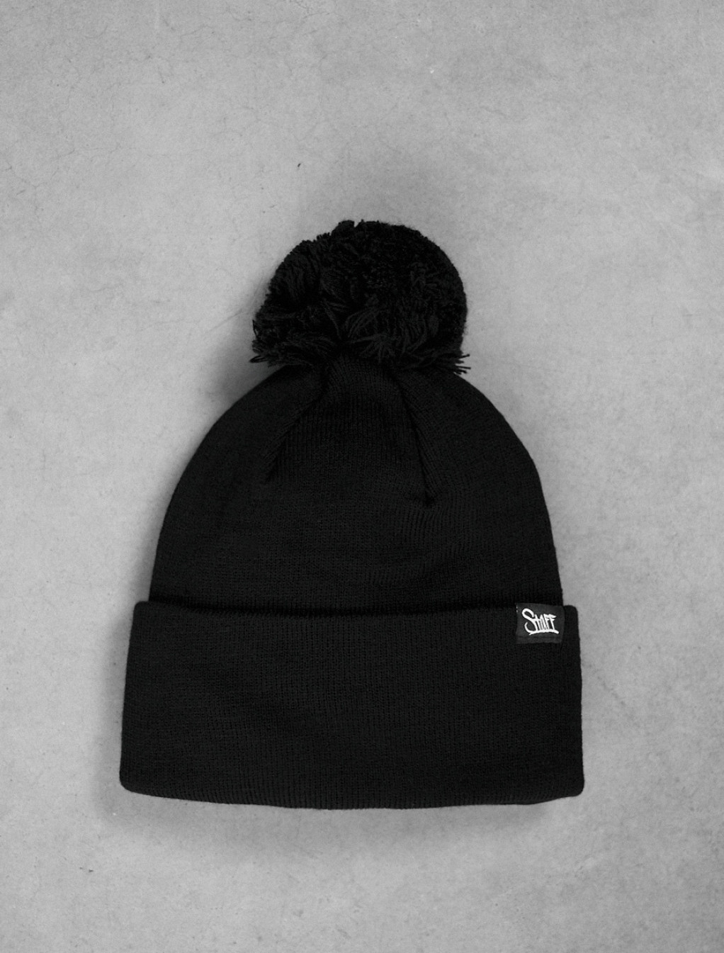 Czapka Staff black pompon
