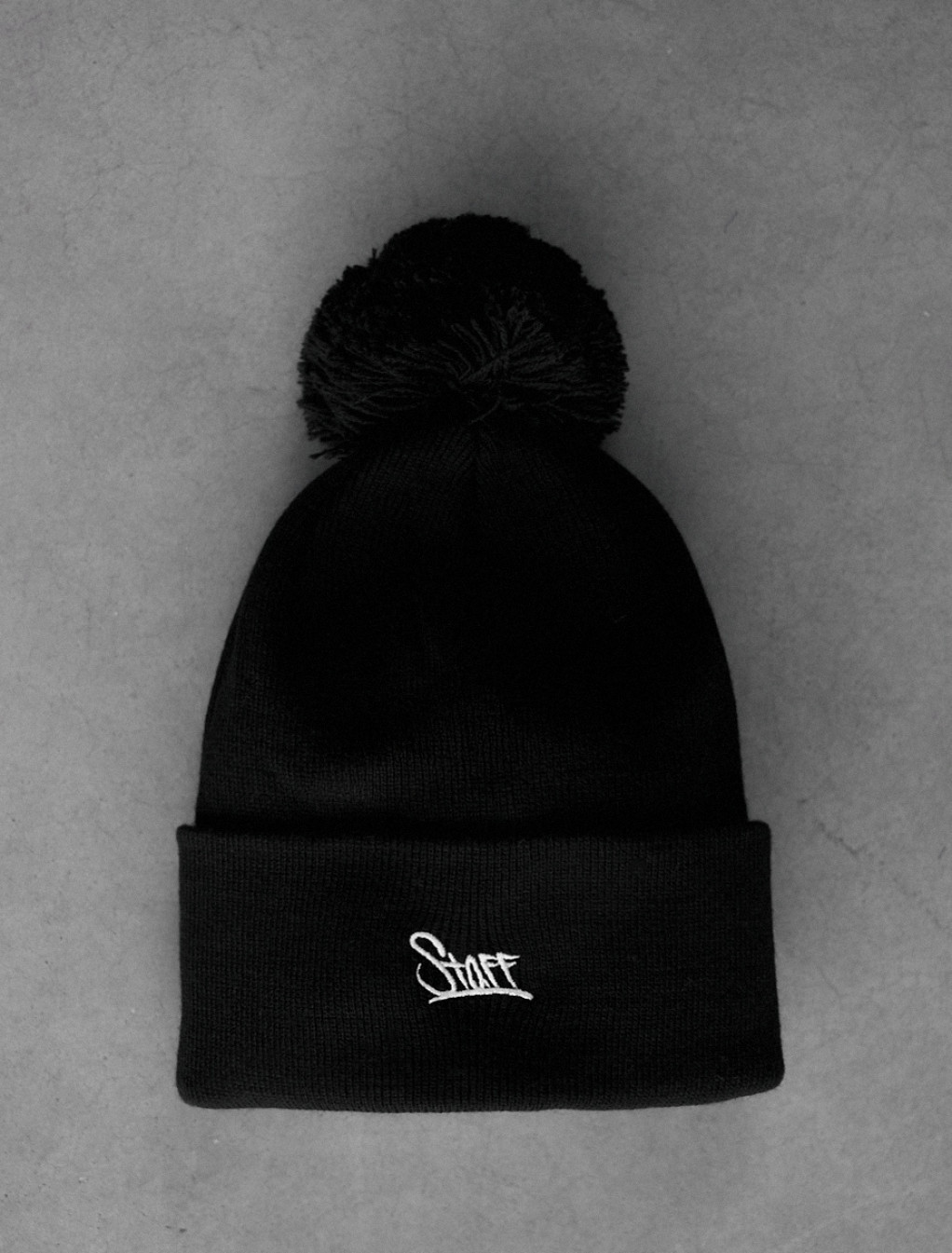Czapka Staff logo black pompon