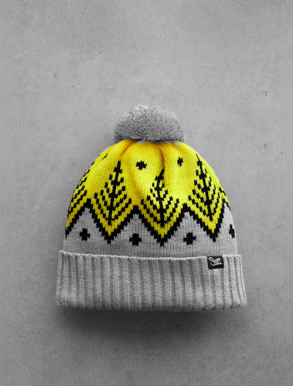 Czapka Staff gray & yellow pattern pompon