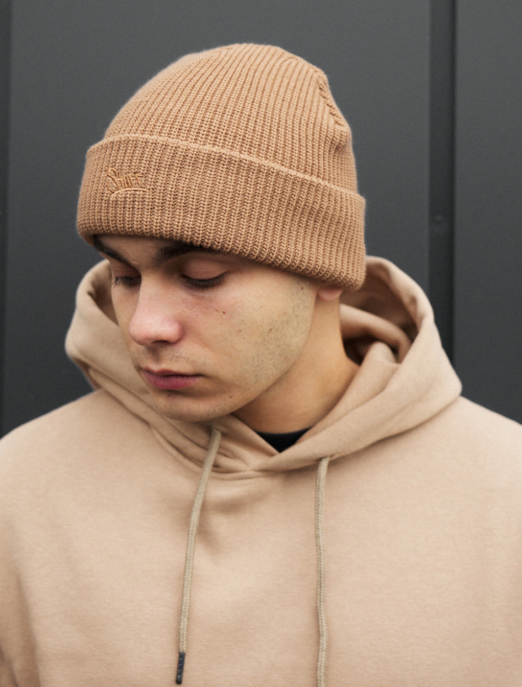 Czapka Staff 14 beige logo