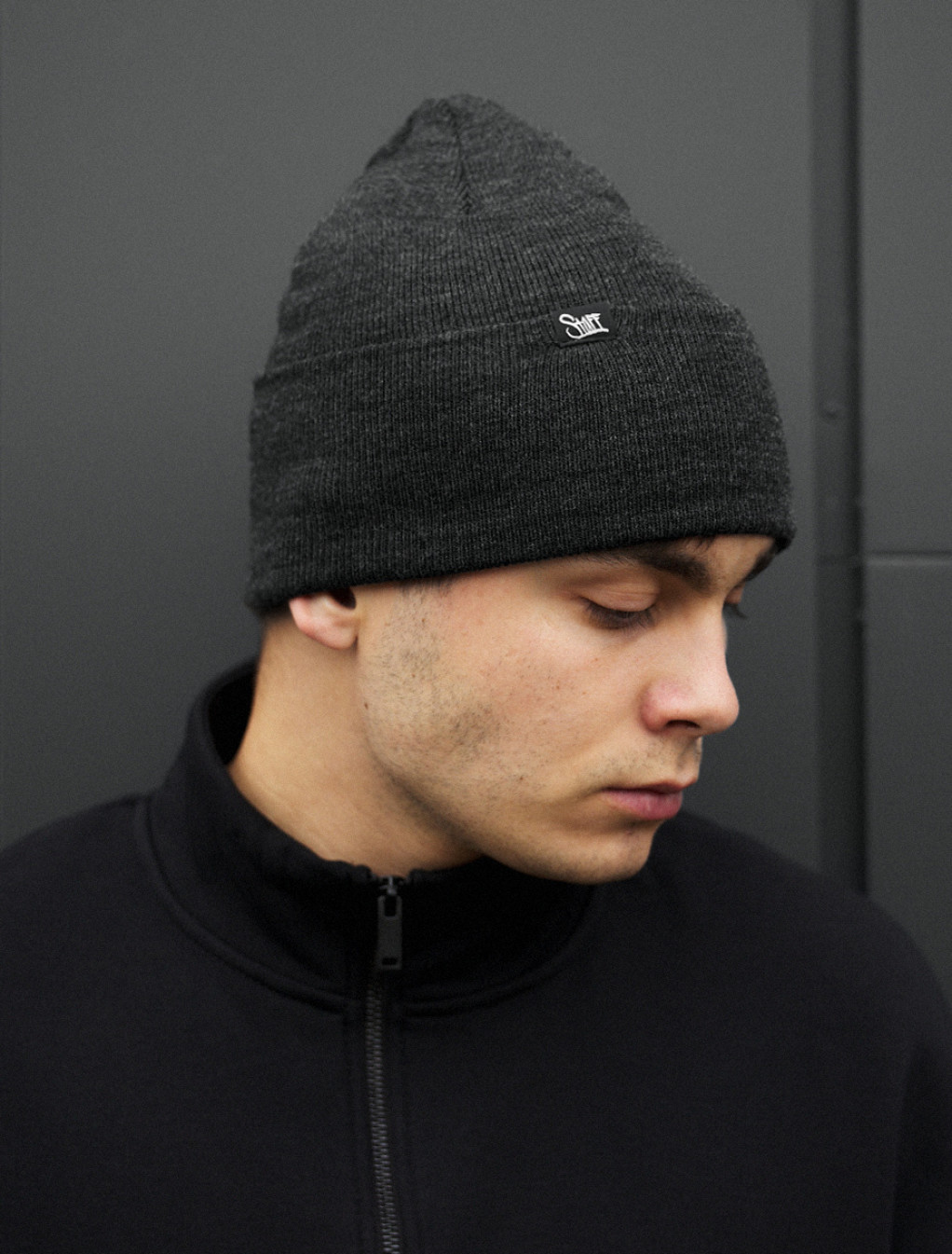 Czapka Staff 11 graphite logo long