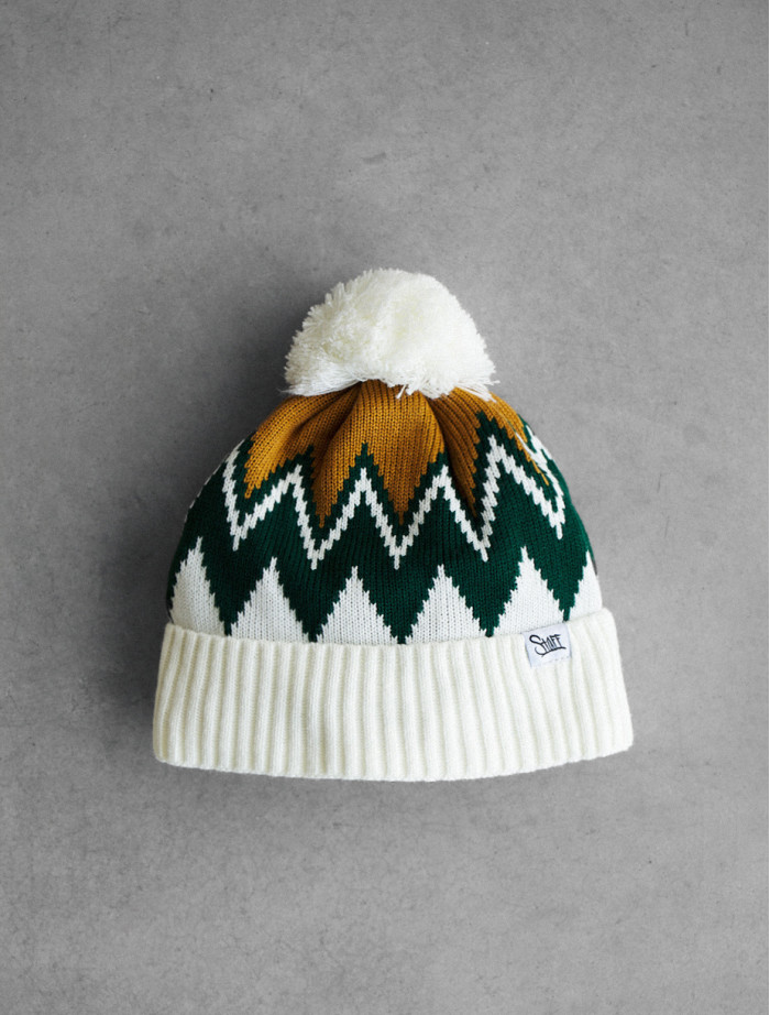 Czapka Staff white pattern pompon