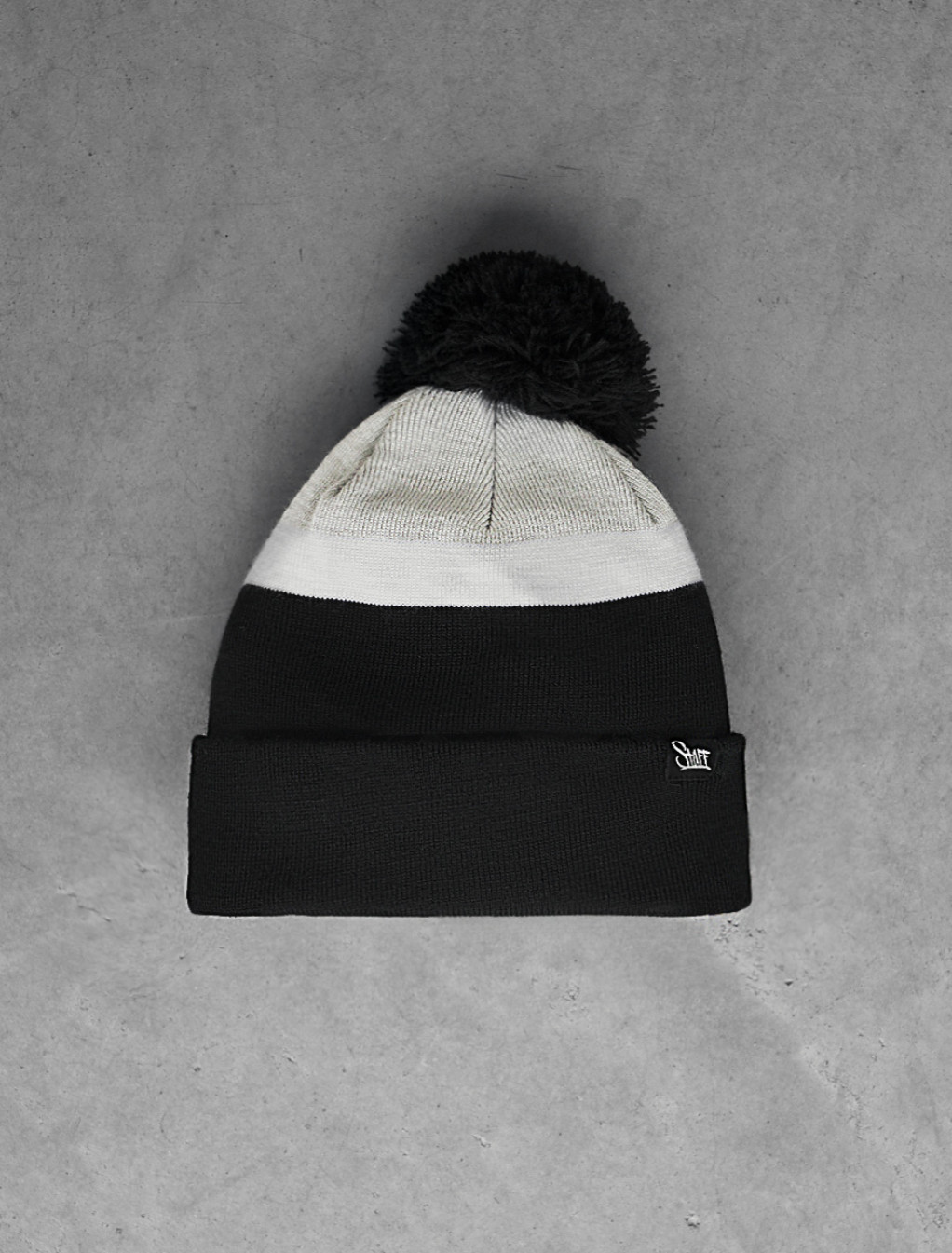 Czapka Staff black & white & gray pompon