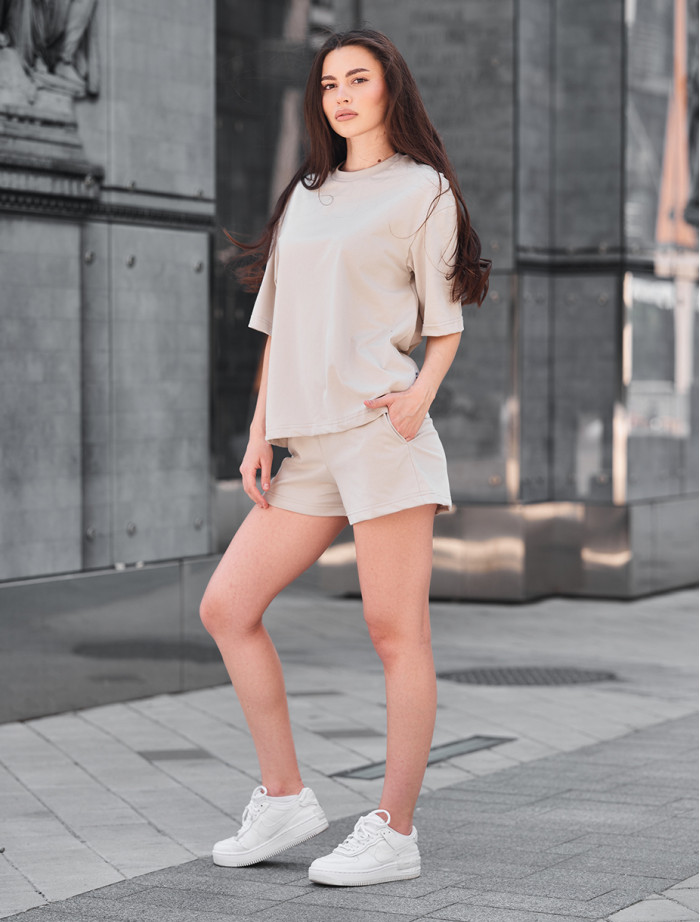 Komplet koszulka + spodenki Staff me light beige oversize