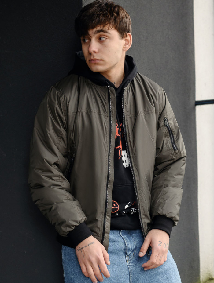 Bomberka Staff ye khaki
