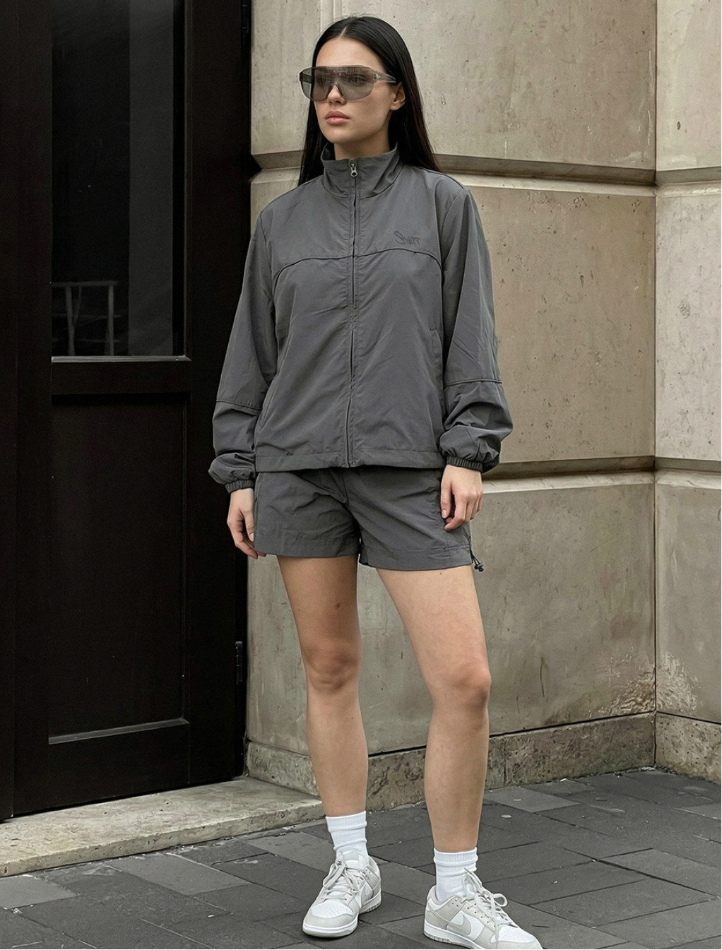 Komplet wiatrówka + spodenki Staff sum logo dark gray