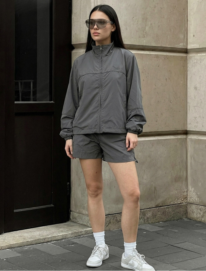 Komplet wiatrówka + spodenki Staff sum logo dark gray
