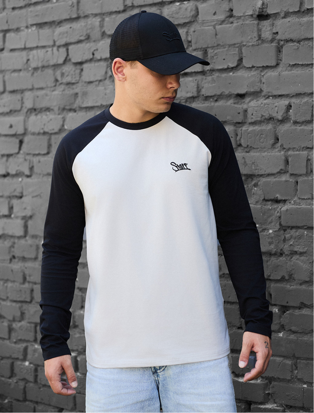 Longsleeve Staff logo light gray & black