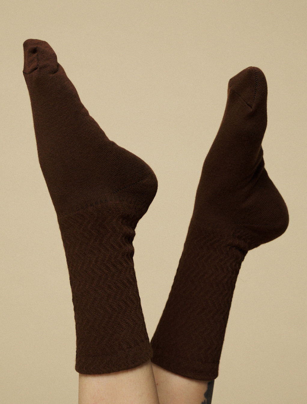 Skarpety Staff brown logo