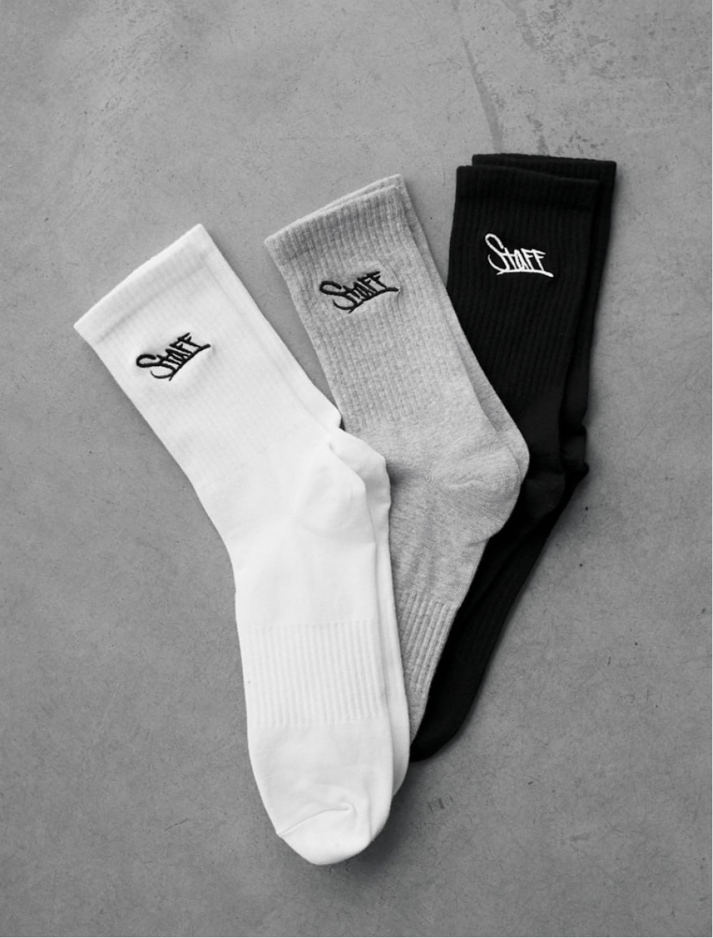 Skarpety Staff white/gray/black logo (3 pary) (r.39-42)