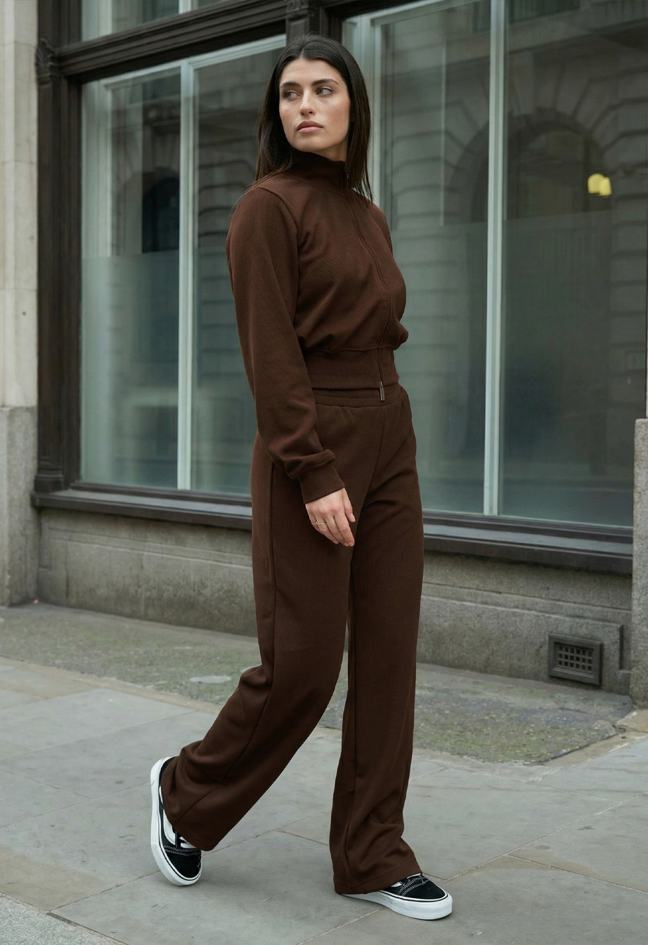 Dres Staff sav brown