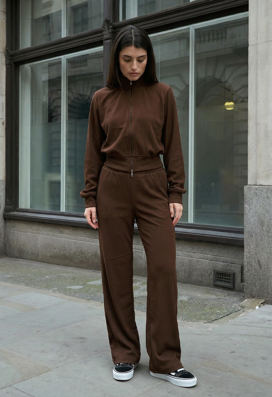 Dres Staff sav brown