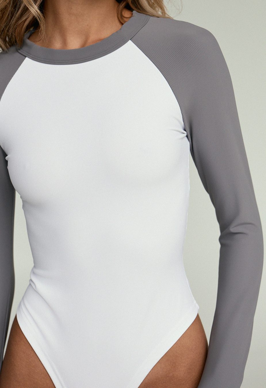 Body Staff wik reglan white & gray
