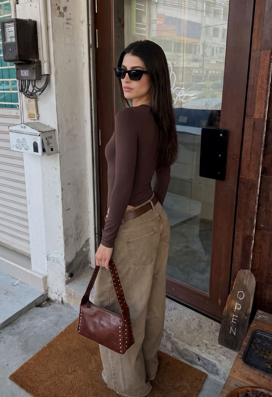 Body Staff sn brown