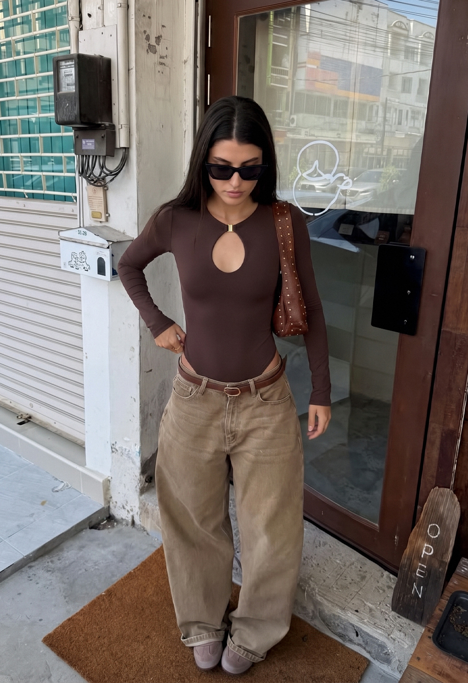 Body Staff sn brown
