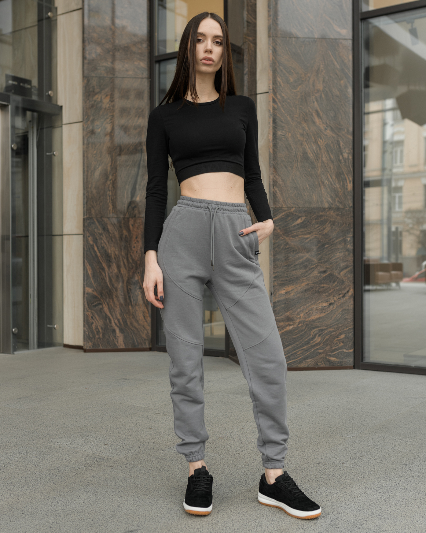 Damskie spodnie sportowe Staff di gray