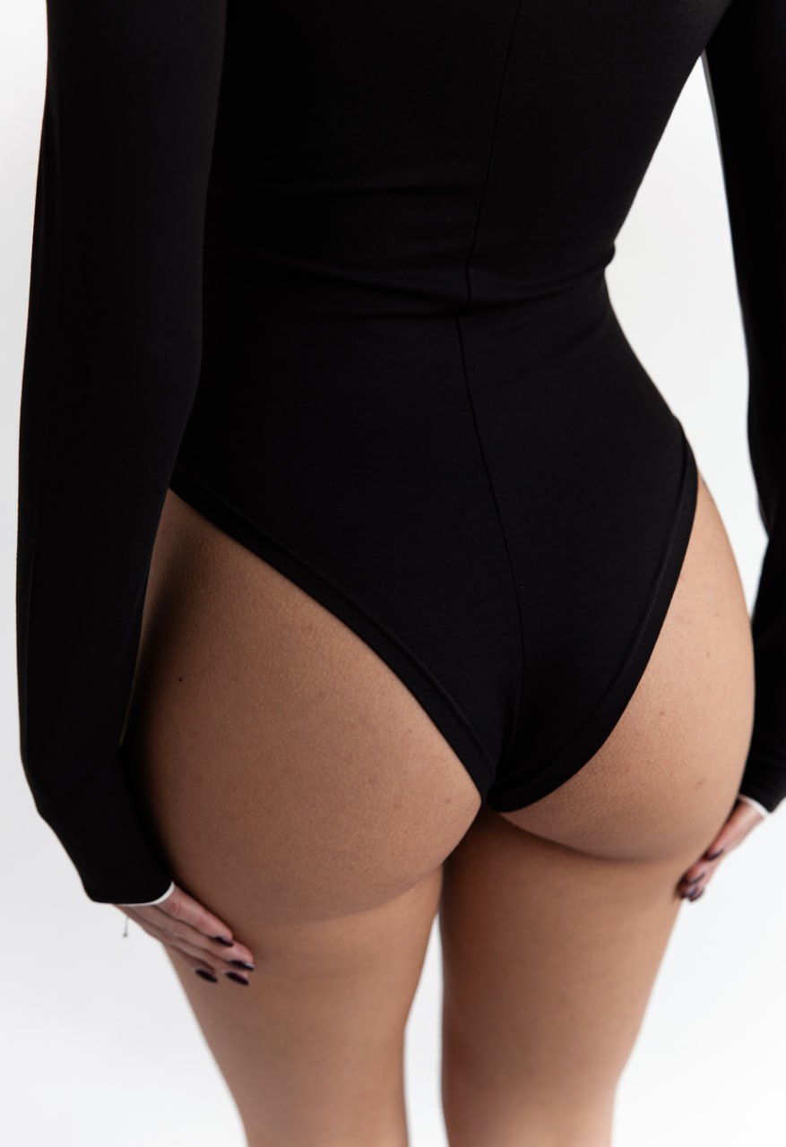 Body Staff ish black & white