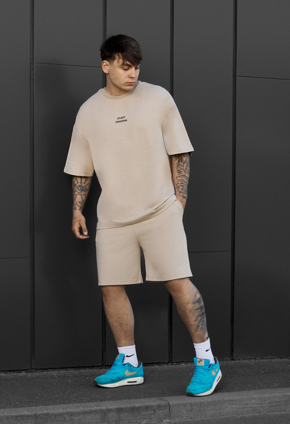 Komplet koszulka + spodenki Staff no beige oversize