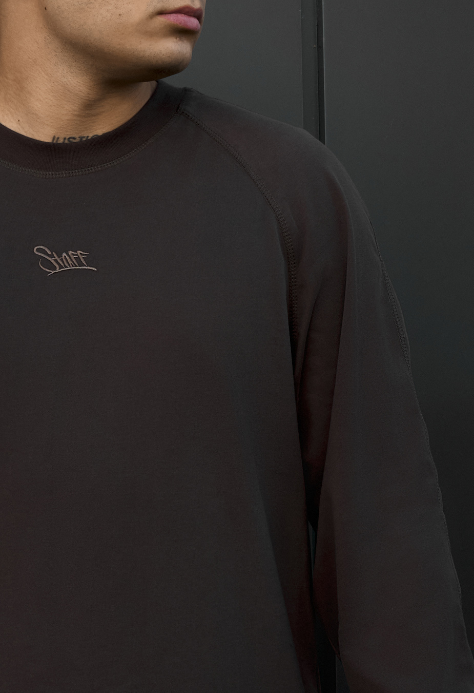 Longsleeve Staff dark brown logo