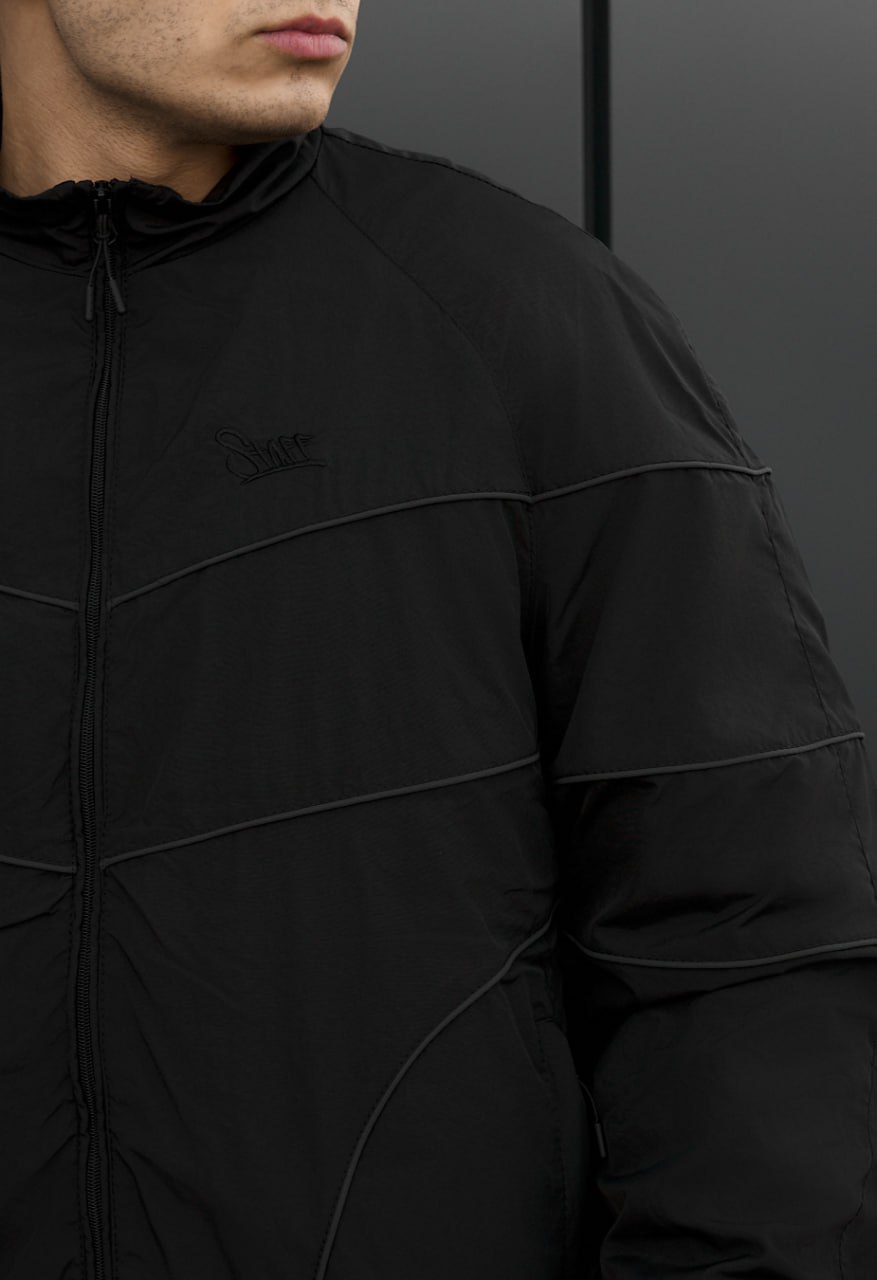 Wiatrówka at black reflective