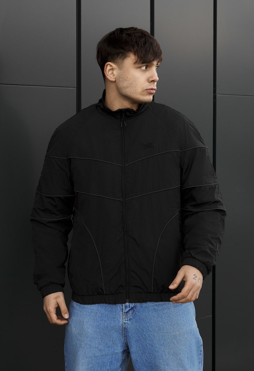 Wiatrówka at black reflective