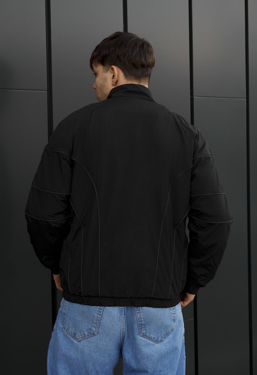 Wiatrówka at black reflective