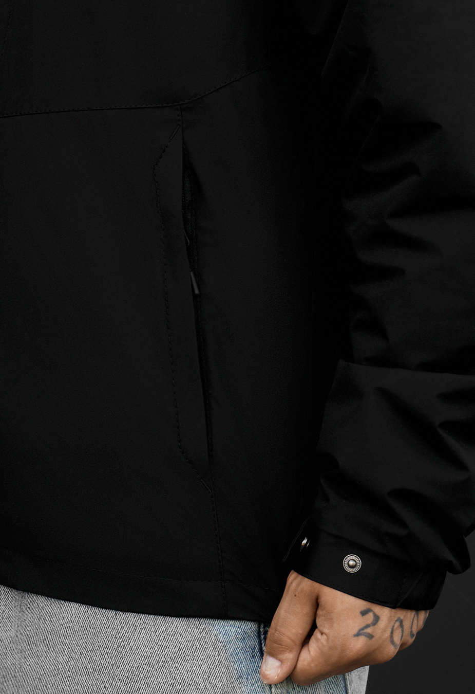 Kurtka Staff chap logo black