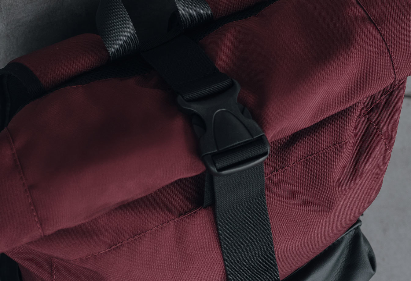 Plecak Staff rolltop 22L black & bordo